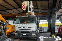 3  -  Camión con cesta - plataforma aérea