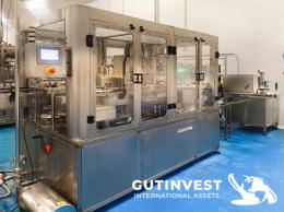 1  -  Maquina llenadora y taponadora automática para gazpacho y s