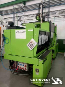 4  -  200Tn plastic injection molding machine + robot