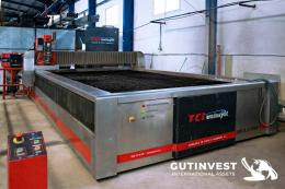 1  -  Máquina de corte por agua - 4x2metros