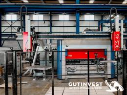 1  -  CNC press brake - 8 axes - with robot