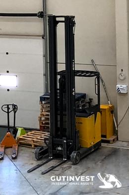 7  -  Reach truck