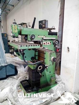 17  -  Milling machine with display 