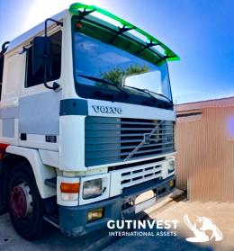 1  -  Camión pluma con caja abierta 