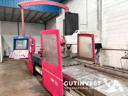 1  -  Fresadora de bancada CNC