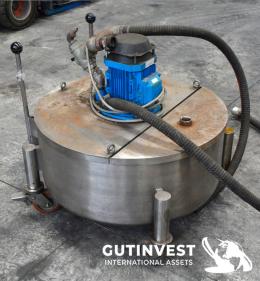 10  -  Tank with pump for transporting liquids with solids and gas