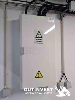 9  -  Cuadro eléctrico pequeño