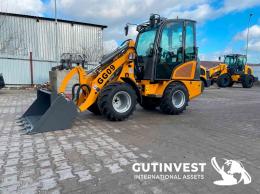 2  -  Pala cargadora - 900Kg