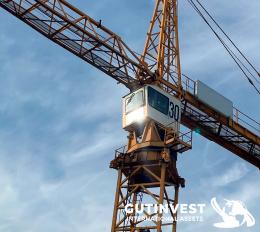 1  -  Tower crane with cabin