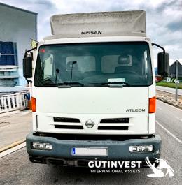 5  -  Camión con caja y plataforma elevadora