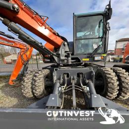 1  -  Excavadora de ruedas