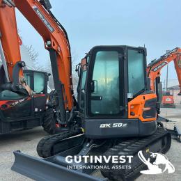 4  -  Mini excavadora de orugas