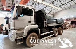 1  -  Camión volquete