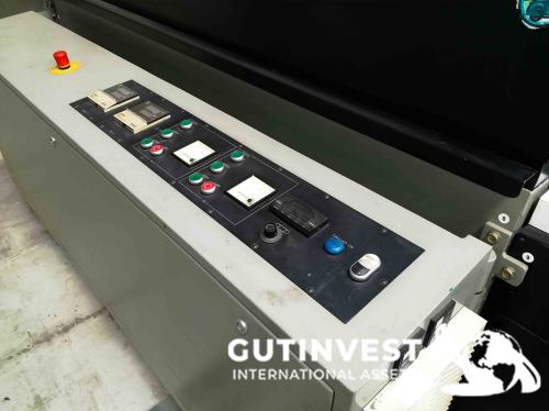 Screen printing machine with UV and heat drying