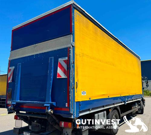 truck with lifting platform