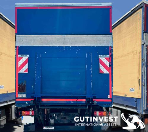 truck with lifting platform