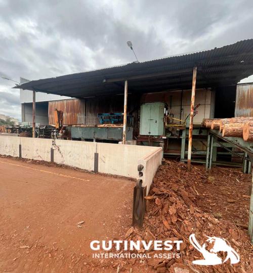 Sawmill for manufacturing wooden pallet panels