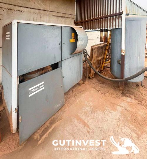 Sawmill for manufacturing wooden pallet panels