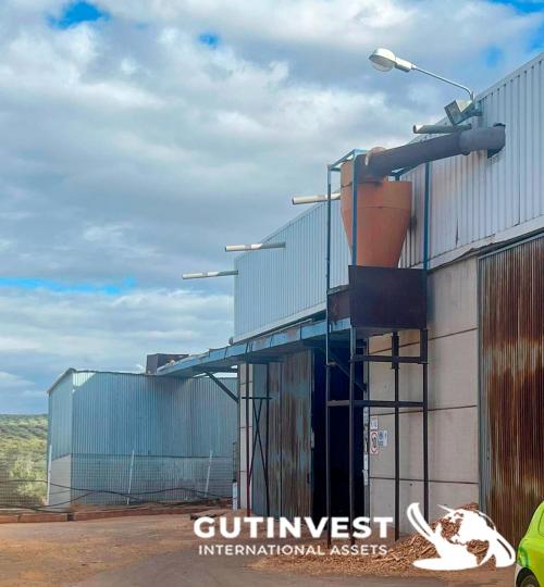 Sawmill for manufacturing wooden pallet panels