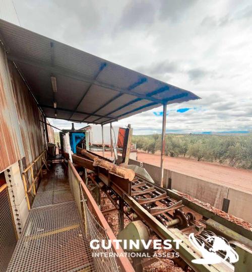 Sawmill for manufacturing wooden pallet panels