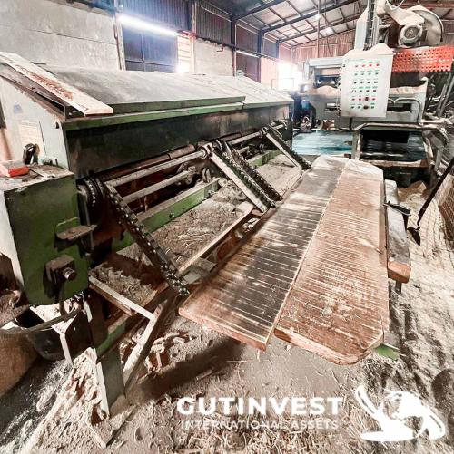 Sawmill for manufacturing wooden pallet panels