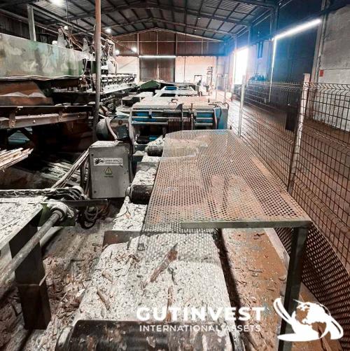 Sawmill for manufacturing wooden pallet panels