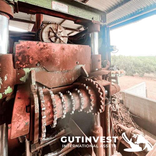 Sawmill for manufacturing wooden pallet panels