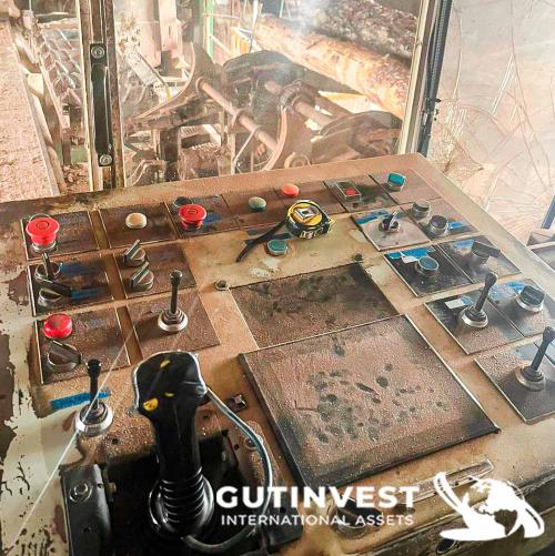 Sawmill for manufacturing wooden pallet panels