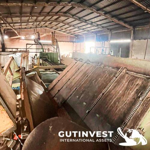 Sawmill for manufacturing wooden pallet panels