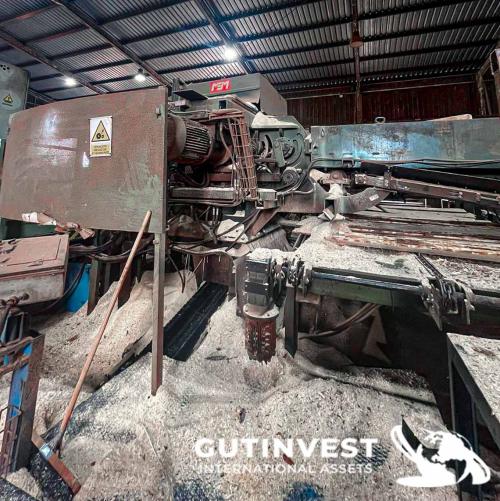 Sawmill for manufacturing wooden pallet panels