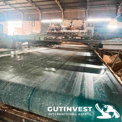 Sawmill for manufacturing wooden pallet panels