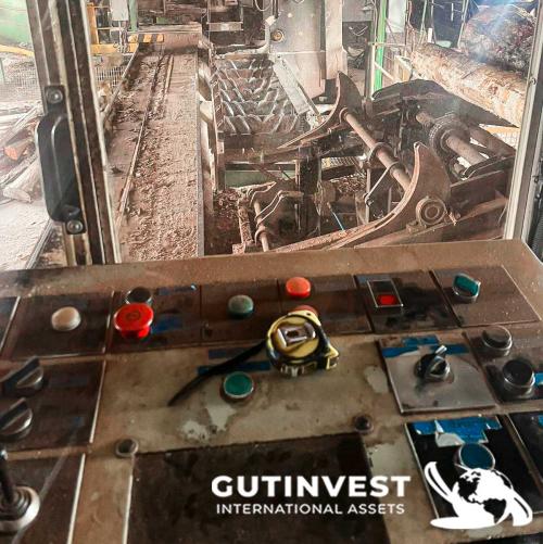 Sawmill for manufacturing wooden pallet panels