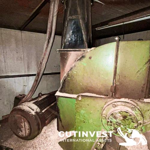 Sawmill for manufacturing wooden pallet panels