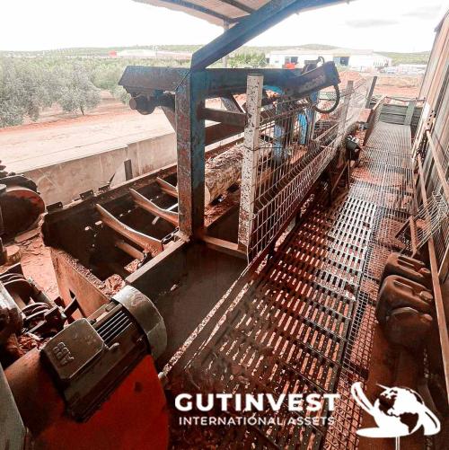 Sawmill for manufacturing wooden pallet panels