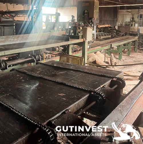 Sawmill for manufacturing wooden pallet panels