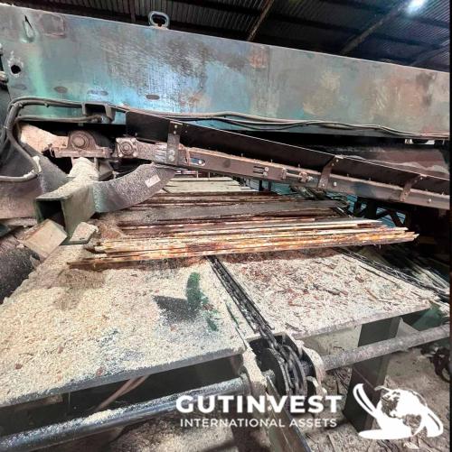 Sawmill for manufacturing wooden pallet panels