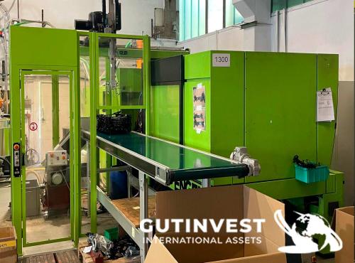 Plastic Injection Molding Machine with Robot - 300Tn