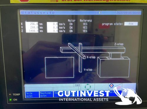 Plastic Injection Molding Machine with Robot - 300Tn