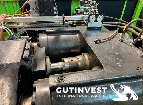 Plastic Injection Molding Machine with Robot - 300Tn