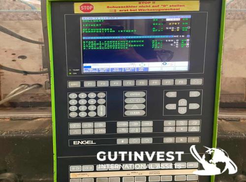 Plastic Injection Molding Machine with Robot - 300Tn