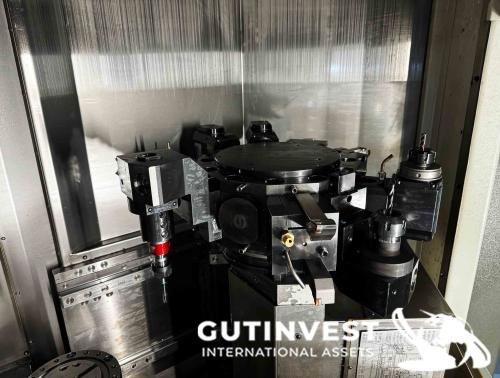 Torno CNC con alimentador de barras