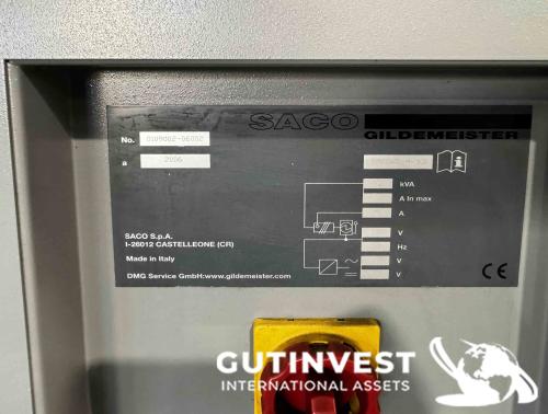 Torno CNC con alimentador de barras