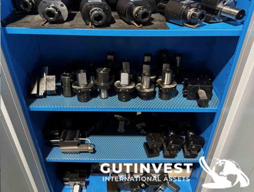 Torno CNC con alimentador de barras