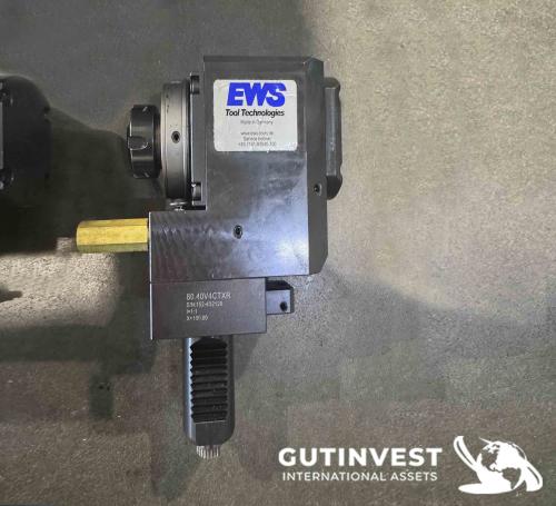 Torno CNC con alimentador de barras