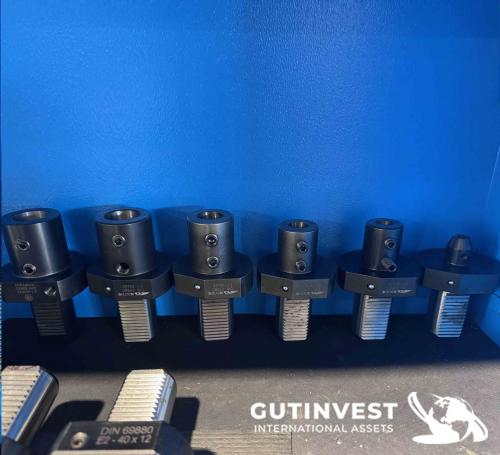 Torno CNC con alimentador de barras