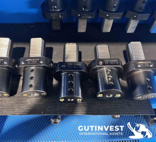 Torno CNC con alimentador de barras