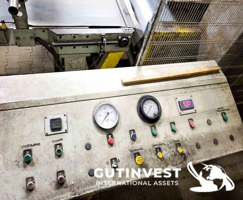 Industrial hydraulic press with 14 cylinders