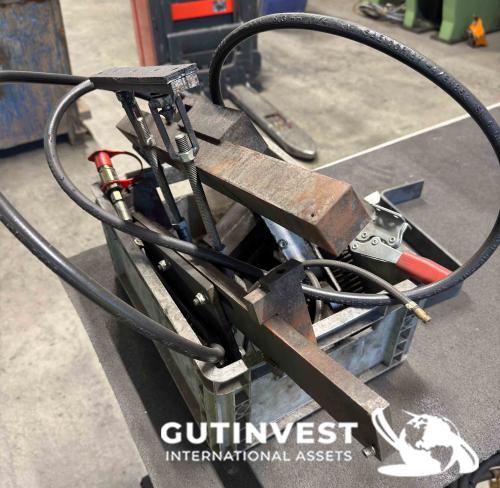 Automatic horizontal band saw