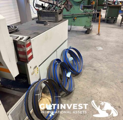 Automatic horizontal band saw