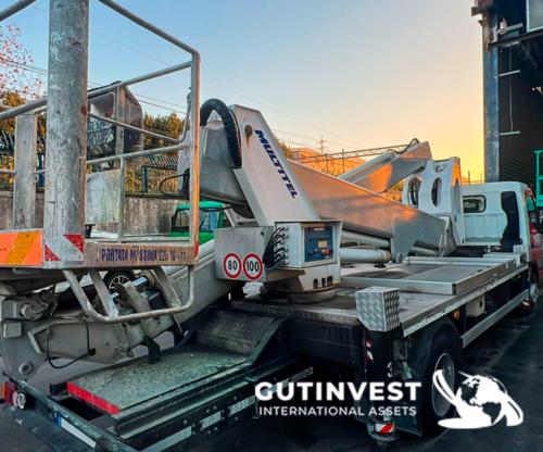 Camión con cesta - plataforma aérea